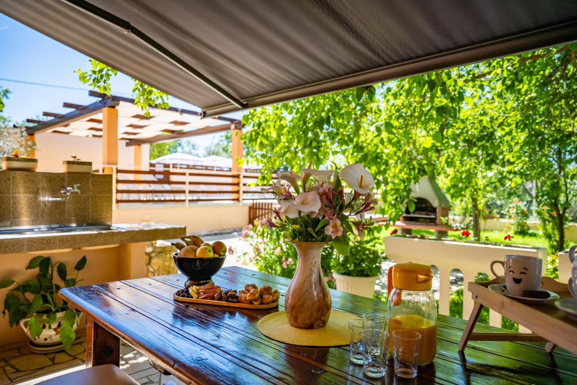 E-M Apartments With Private Pool Vinkuran Dış mekan fotoğraf