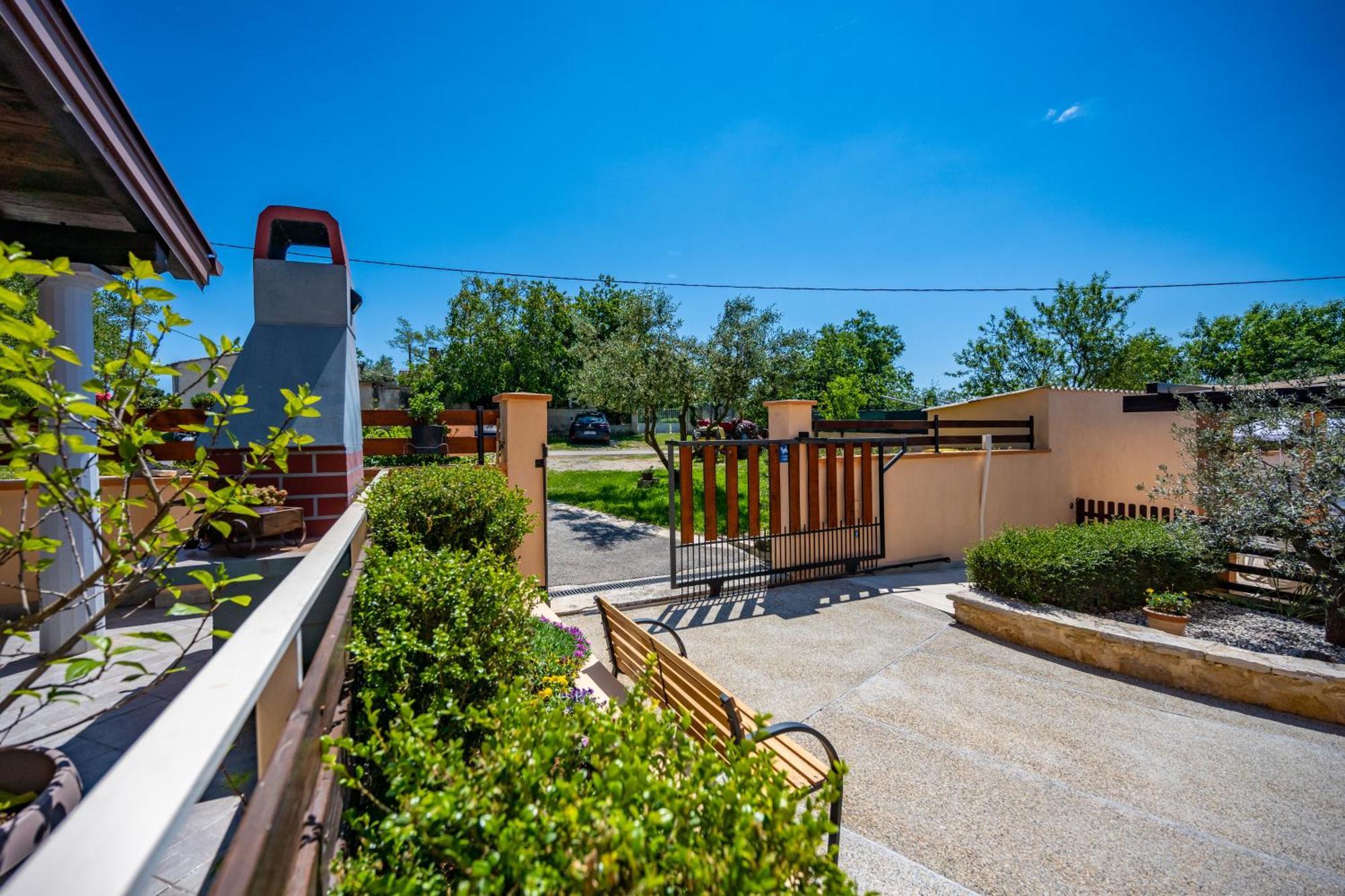 E-M Apartments With Private Pool Vinkuran Dış mekan fotoğraf