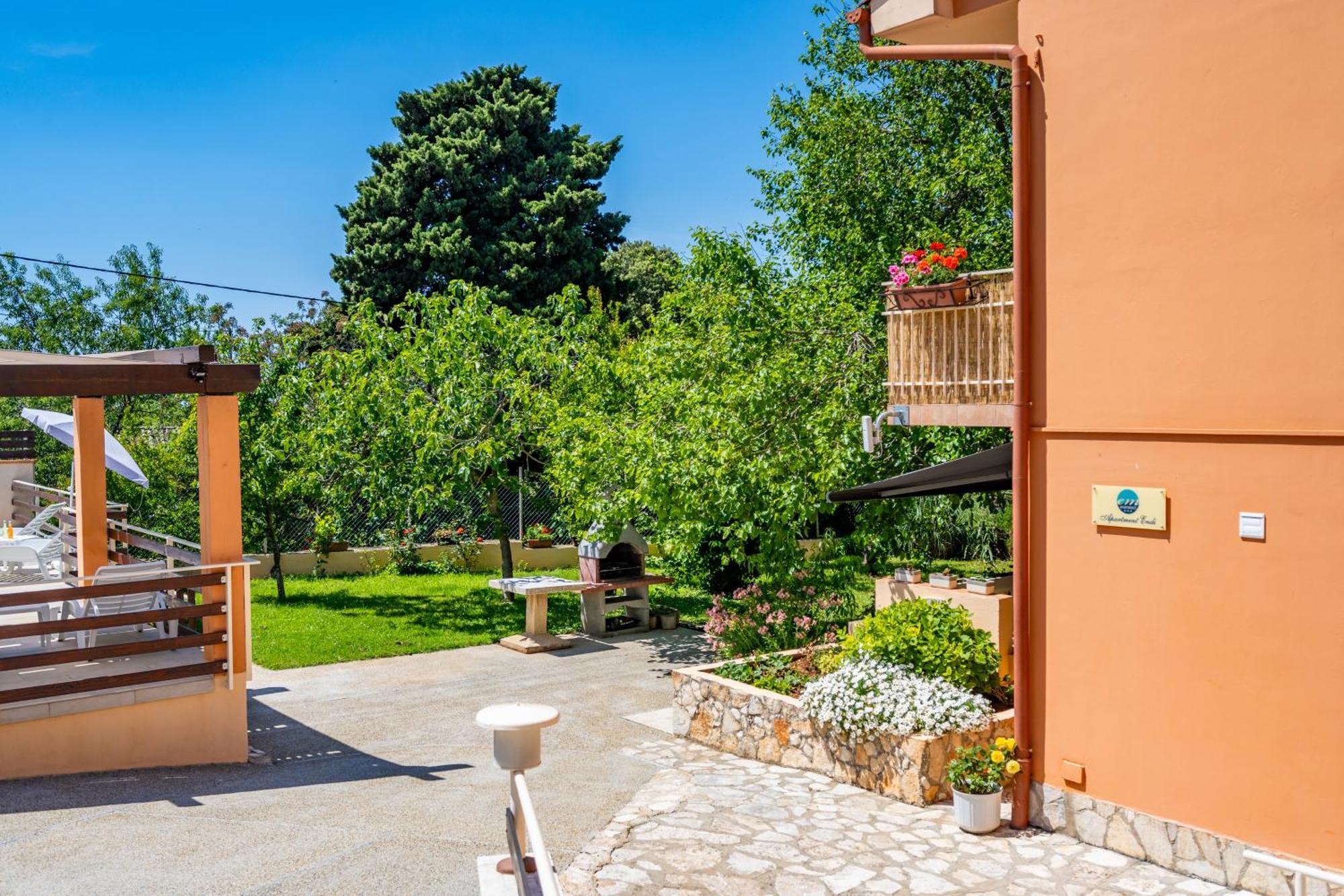 E-M Apartments With Private Pool Vinkuran Dış mekan fotoğraf