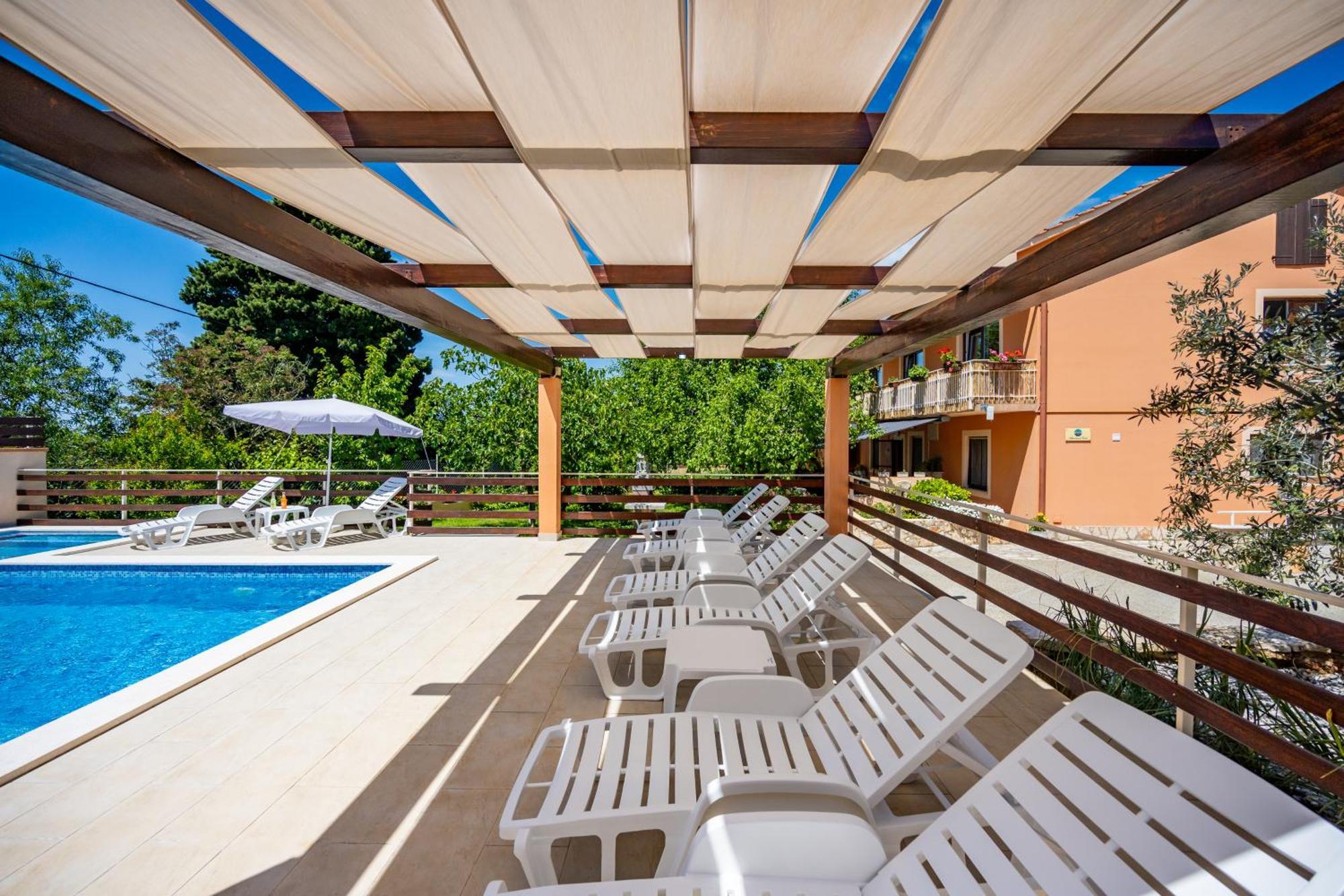 E-M Apartments With Private Pool Vinkuran Dış mekan fotoğraf