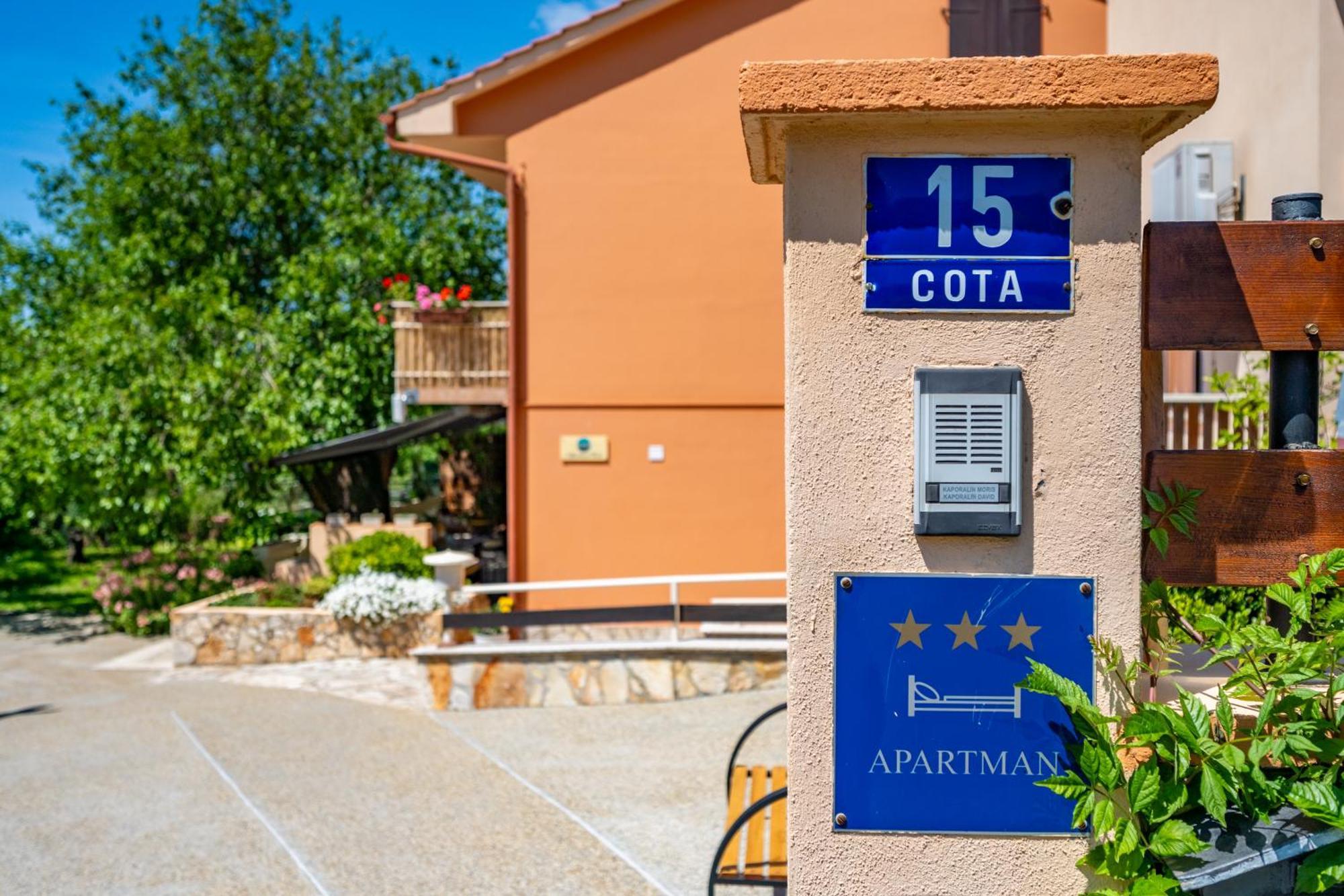 E-M Apartments With Private Pool Vinkuran Dış mekan fotoğraf